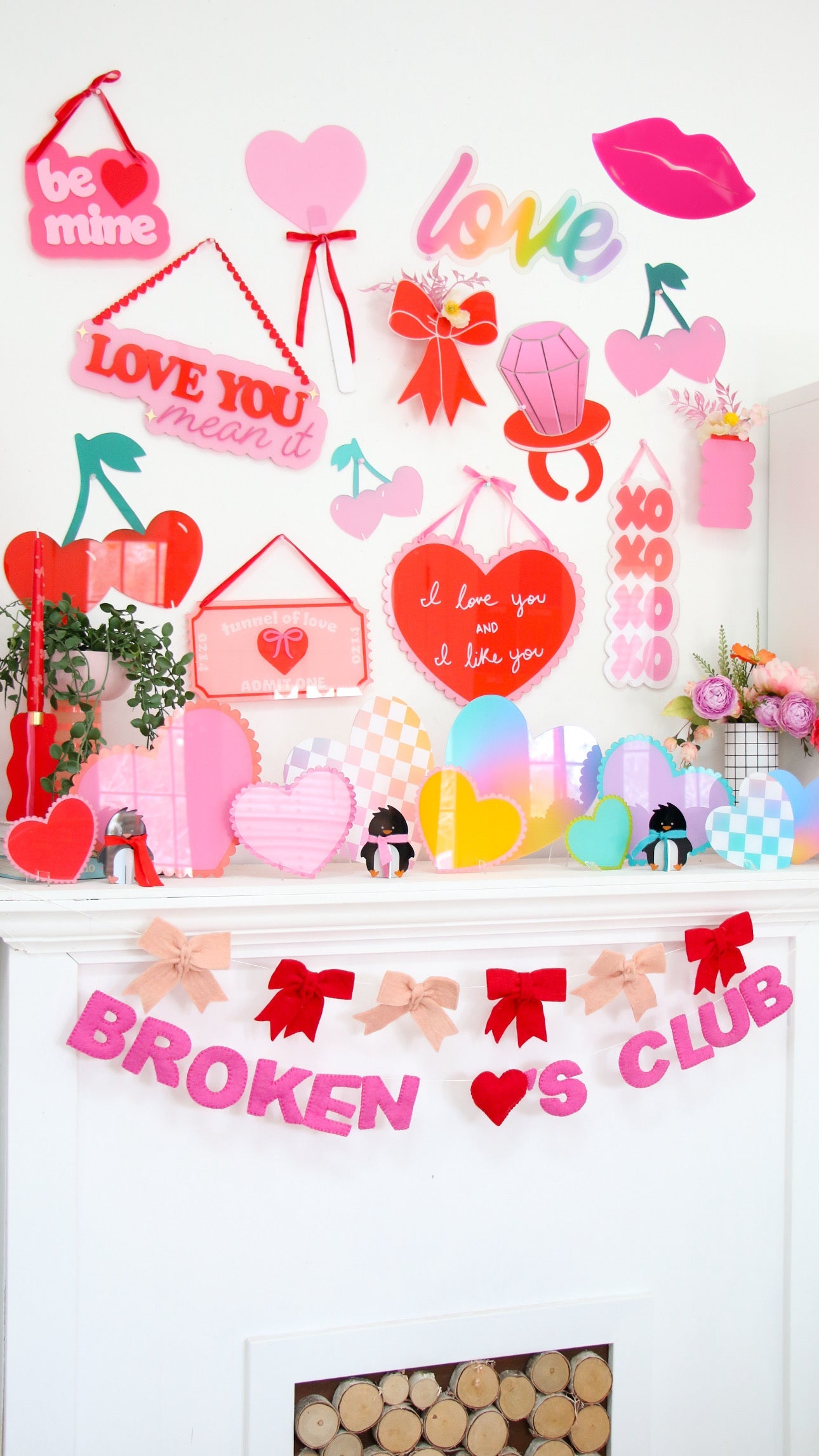 Red and pink scalloped heart wall art - dry erase board
